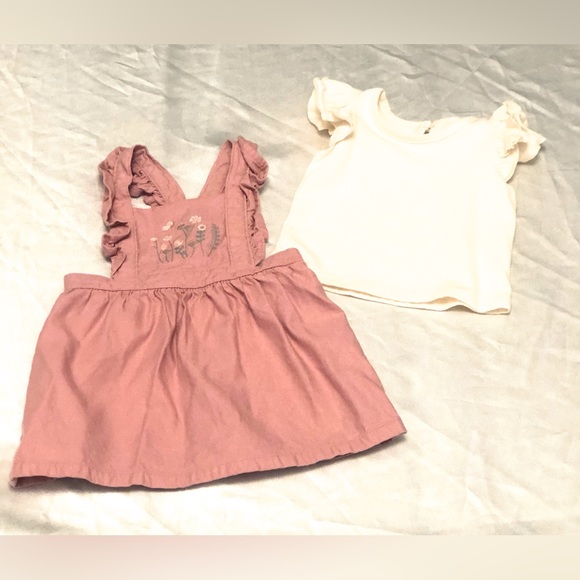 2 Outfits for Baby Girl - Picture 3 of 8